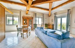 Posedenie v ubytovaní 2 Bedroom Amazing Home In Châteaurenard