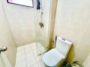 a small bathroom with a toilet and a shower at G3 1-6Pax Cozy Home Sunway Medical Center GEO Wifi 2QBeds in Kampong Penaga