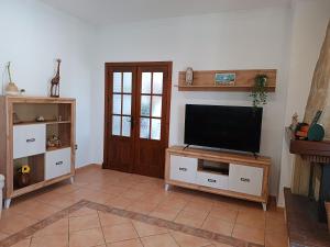 A television and/or entertainment centre at Chalet Santi Playa de la Barrosa