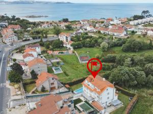 a house with a red arrow on top of it at Apartamentos Avenida Areas in Sanxenxo