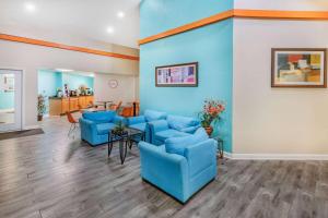 Posezení v ubytování Howard Johnson by Wyndham Houston Hobby Airport