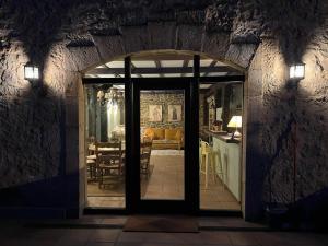 an open door to a living room with a table at Casa Rural La Ferrería in Vinuesa