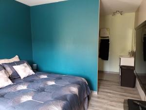 Postel nebo postele na pokoji v ubytování instant de tranquillité en Cévennes + 37 fotografií