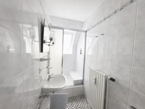 Koupelna v ubytování Friesenhain Ferienwohnungen + 14 fotografií
