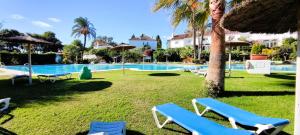 Fotografia z galérie ubytovania Precioso Ático en Playa con Piscina v destinácii Estepona