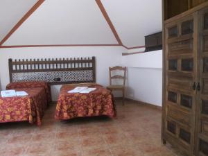 Lova arba lovos apgyvendinimo įstaigoje Casa Rural Cuatro de Oros