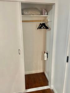 "Beautifull Cozy Studio...With Private Entrance"