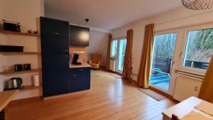 a kitchen with a large blue cabinet in a room at Ferienwohnung Ollywood Hill in Halbs
