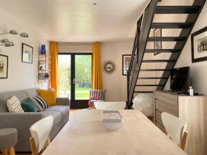 a living room with a couch and a table at Le Criollo in Apremont