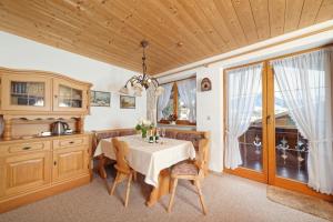 Kuchyň nebo kuchyňský kout v ubytování Alpen-Chalet-Sol-Alpium