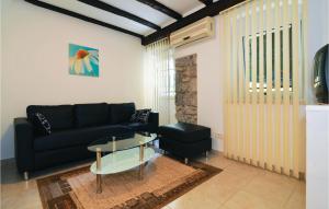 Posedenie v ubytovaní 2 Bedroom Nice Apartment In Lovran