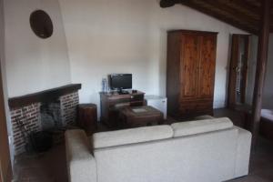 TV a/nebo společenská místnost v ubytování Maritsa Lodge