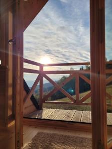 Balcon ou terrasse dans l'établissement Domek na Kleninie z gorącą balią