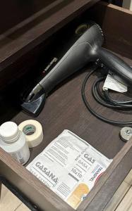 a desk with a hair dryer in a drawer at Estepa Apart 1B calidad y confort in Comodoro Rivadavia