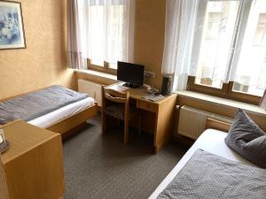 Postel nebo postele na pokoji v ubytování Pension Hotel Turmblick
