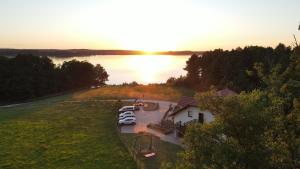 an aerial view of cars parked in a parking lot next to a lake at Pokoje na Mazurach 50m od jeziora Gołdopiwo in Kruklanki