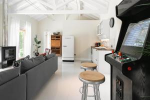 a living room with a couch and a tv and a kitchen at Casa do Vale in Óbidos