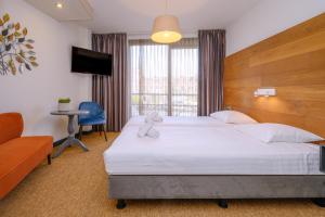 Ένα ή περισσότερα κρεβάτια σε δωμάτιο στο Stadshotel Doesburg