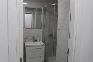 Ένα μπάνιο στο Jelena apartment Bar +8 φωτογραφίες