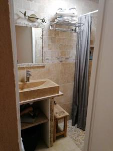 Afbeelding uit fotogalerij van Agréable maison de village. in Castellane +10 foto's