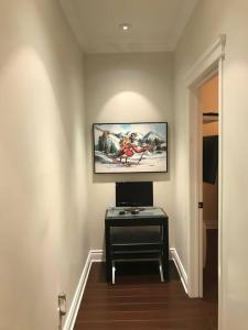 TV a/nebo společenská místnost v ubytování Condo-hôtel Le Champlain - Condo103 Bromont