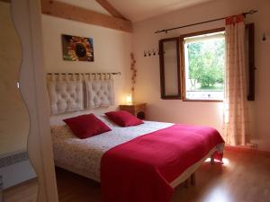 Una cama o camas en una habitación de Au Moulin d'Antan- Gîtes dans la Drôme