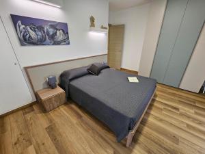 - une chambre avec un lit dans l'établissement appartamento la chiocciola, à Cavallino-Treporti