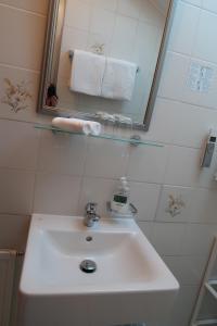 Koupelna v ubytování Hotel garni Bellevue