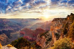 uma vista para o grande desfiladeiro ao pôr-do-sol em Serene Escape - Close to Sedona and Grand Canyon em Flagstaff