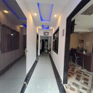 Vstupní hala nebo recepce v ubytování Garden Guest House 250m from VFS Global & Rene Tower , acropolis mall
