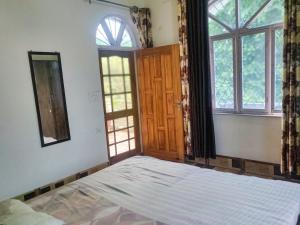 Tempat tidur dalam kamar di Gaharwar Home Stay