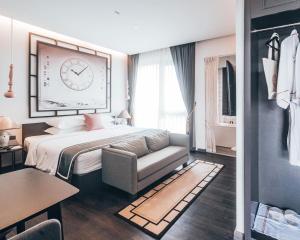 Ένα ή περισσότερα κρεβάτια σε δωμάτιο στο SOOKNIRUND HOTEL