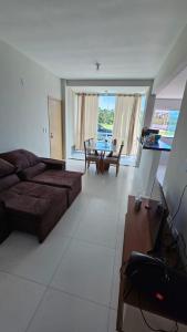 a living room with a couch and a table at Lençóis Confort - Apartamento in Barreirinhas