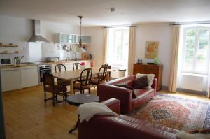 a living room with a couch and a table at Notre-Dame d'Escouloubre in Escouloubre