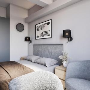 una camera con letto e divano di Medi Apart OteL a Samsun