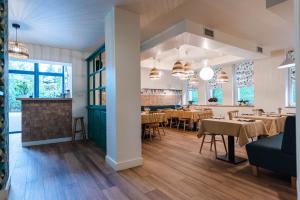 Restaurace v ubytování La Mesteceni & Loc cu Stări de Bine, SPA adult only