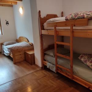 Postel nebo postele na pokoji v ubytování Casa San Valentino Dolomiti Val di Zoldo
