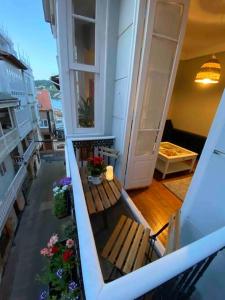 En balkon eller terrasse på O Cerrulo Apartamento céntrico Pontedeume