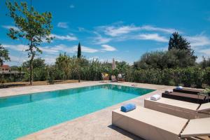 Gallery image of Astarte Villas - The Pine Tree Villa with Pool in Makhairádhon