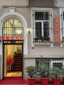 A fachada ou entrada em Punto Suite