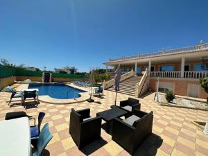 Bazén v ubytování Ferienwohnung Benidorm nebo v jeho okolí