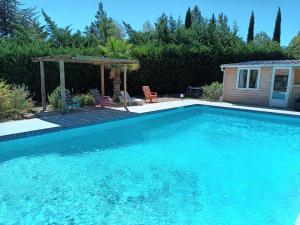 a large blue swimming pool with a gazebo at Chambre basilic 2p, 2 nuits max, dans petit chalet 6km du festival de piano de la roque d'anthéron in Rognes