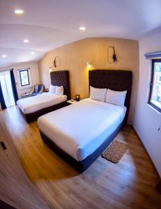 1 dormitorio con 2 camas en una habitación en Hotel Pietro Santo, en Santeagueda