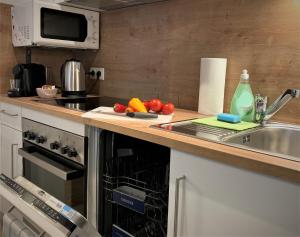 Kuchnia lub aneks kuchenny w obiekcie Carillon by BestChoice - Old City - Self Check-in with PARKING option