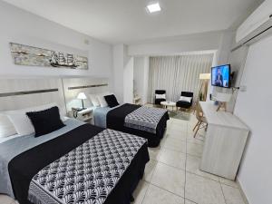 Giường trong phòng chung tại Diseño y confort Monoambiente a pasos del Río!