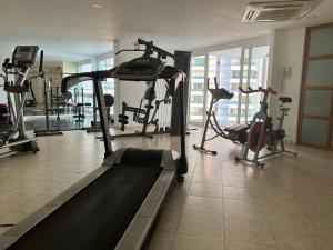 a gym with treadmills and exercise bikes in a room at Apartamento cerca al mar, terraza con vista 360 in Santa Marta