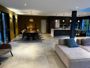 Fotografia z galérie ubytovania Maison contemporaine & piscine v destinácii Noves
