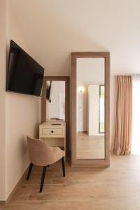 TV a/nebo společenská místnost v ubytování Castello Exclusive rooms with breakfast - by TA Leut Agency