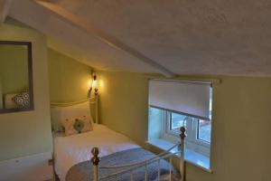 Voodi või voodid majutusasutuse Cosy Cottage, dog friendly with wood burner toas