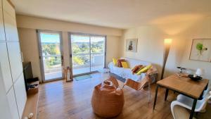 Un lugar para sentarse en Studio Cap d'Antibes Vue Mer Exceptionnelle
